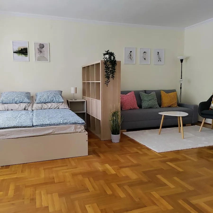 Lägenhet Zorka Apartman Szeged